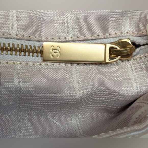 EUC Authentic CHANEL PINK New Travel Line Tote Bag Rare ALL FEET GREAT CONDITION - Picture 13 of 13